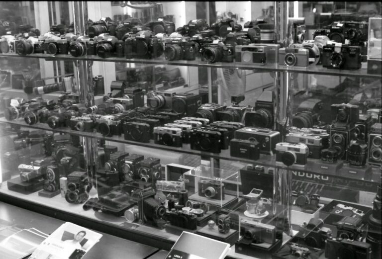 Nikon FM2 · Carl Zeiss Planar T* 50mm F1.4