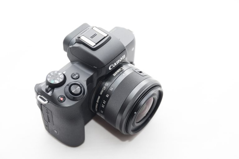 Canon EOS M50, 귀여운 크롭 미러리스