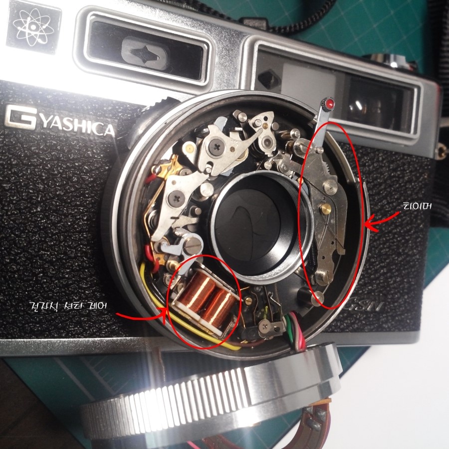 [Yashica Electro 35 GSN] 렌즈 셔터 메카니즘 세척 및 오일 주유