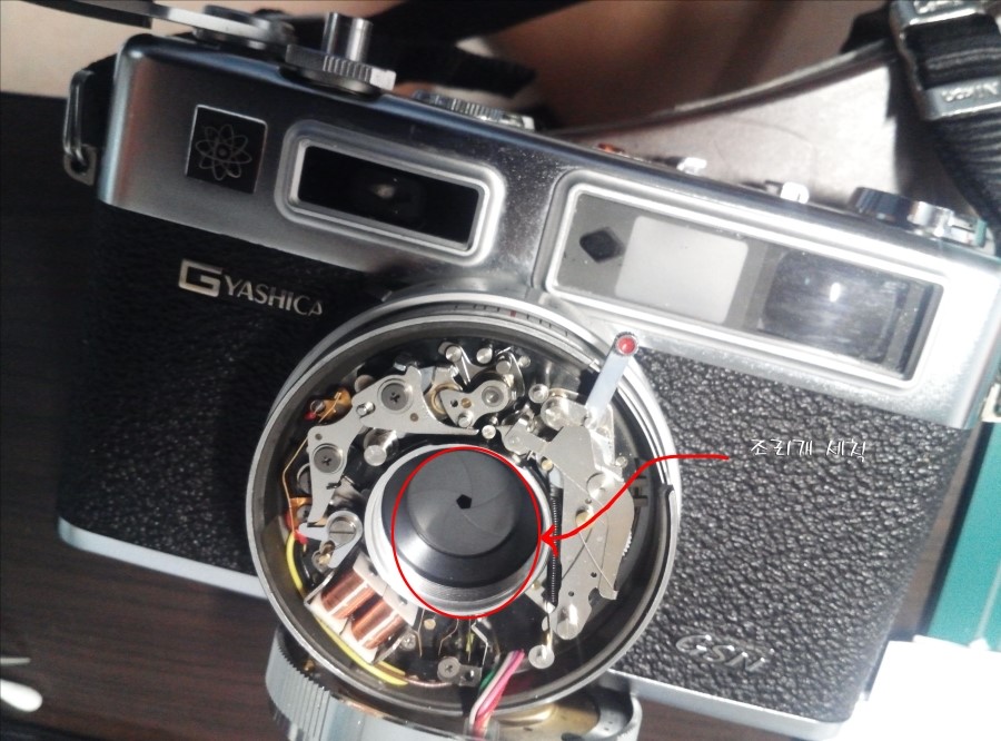 [Yashica Electro 35 GSN] 렌즈 셔터 메카니즘 세척 및 오일 주유